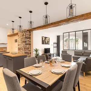 Design Et Charme, 100m2 Face A La Saone Apartment